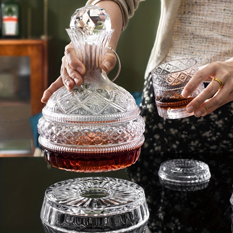 High-End Lightweight Luxury Glass Wine Decanter with a Rotating Design for Aerating Wine
